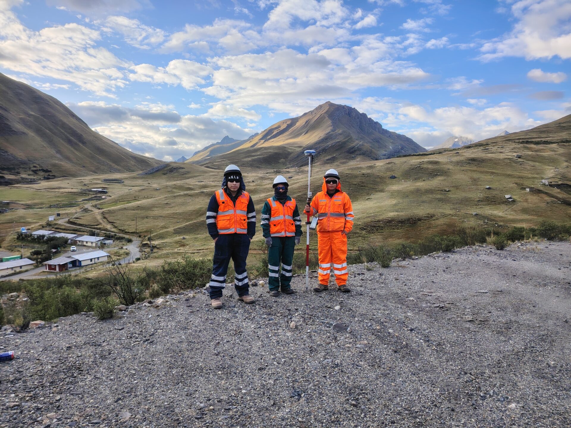 LEVANTAMEINTO GEODESICO DE COMPONENTES SUPERFICIALES